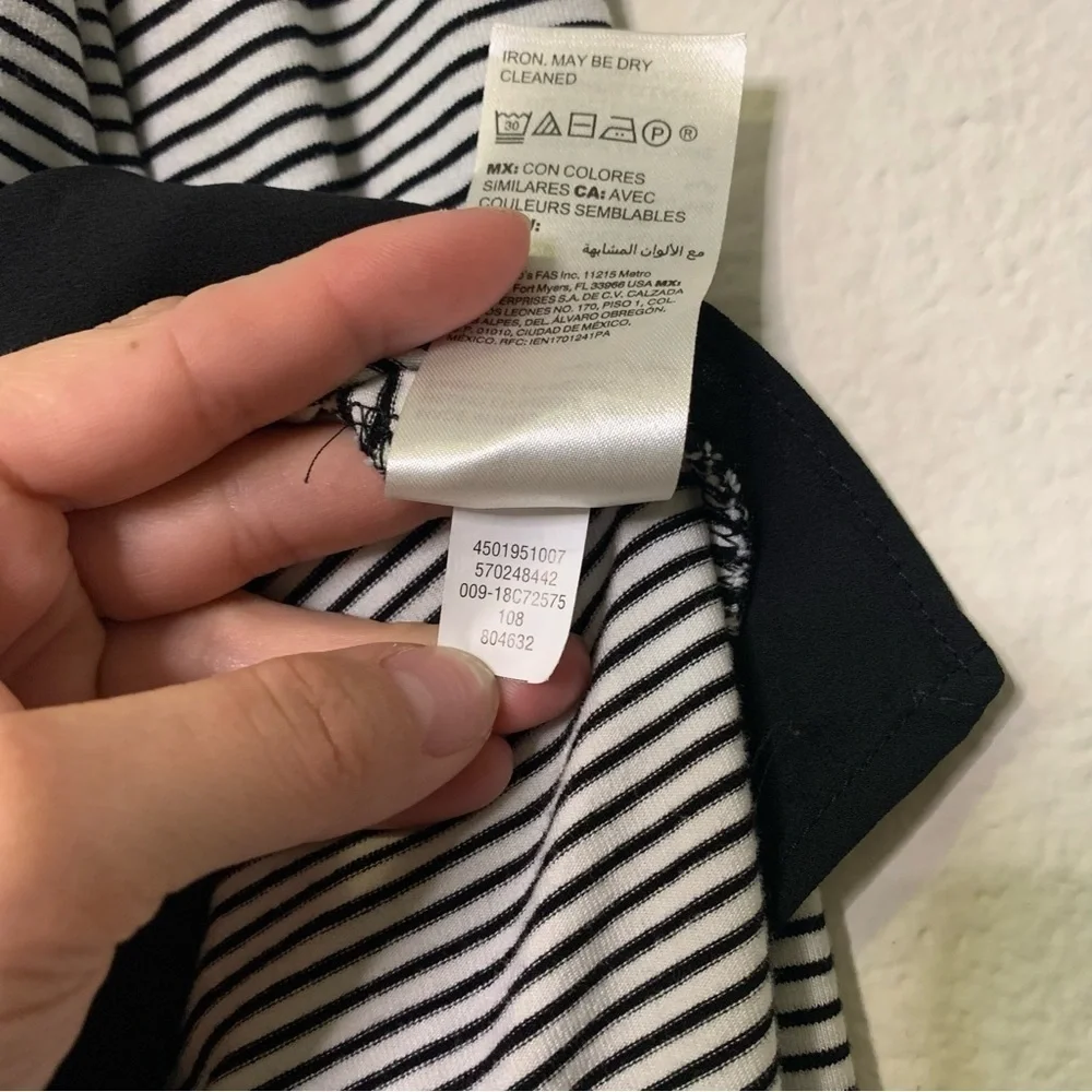 Women's Chico's Black and White Striped Tunic Size Large - Picture 8 of 8
